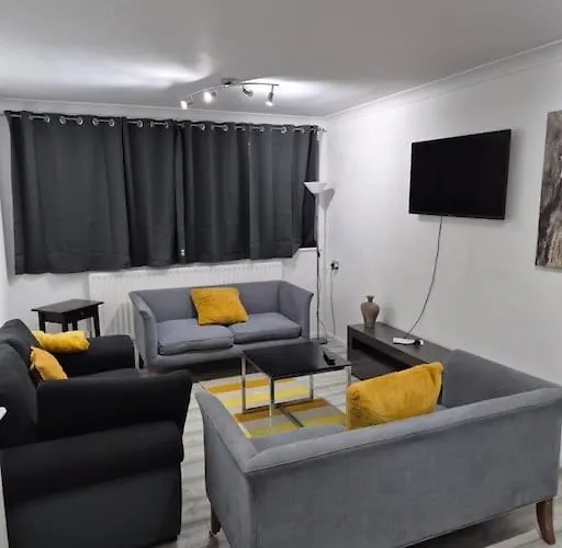 Newly Fitted 2 Bedroom Battersea Flat