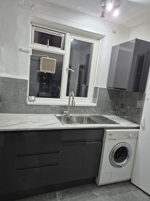 Newly Fitted 2 Bedroom Battersea Flat *
