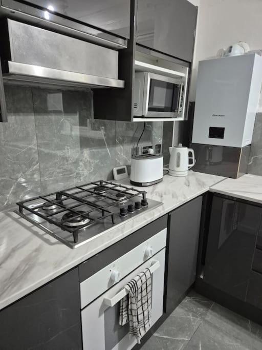 Newly Fitted 2 Bedroom Battersea Flat Appartamento Londra